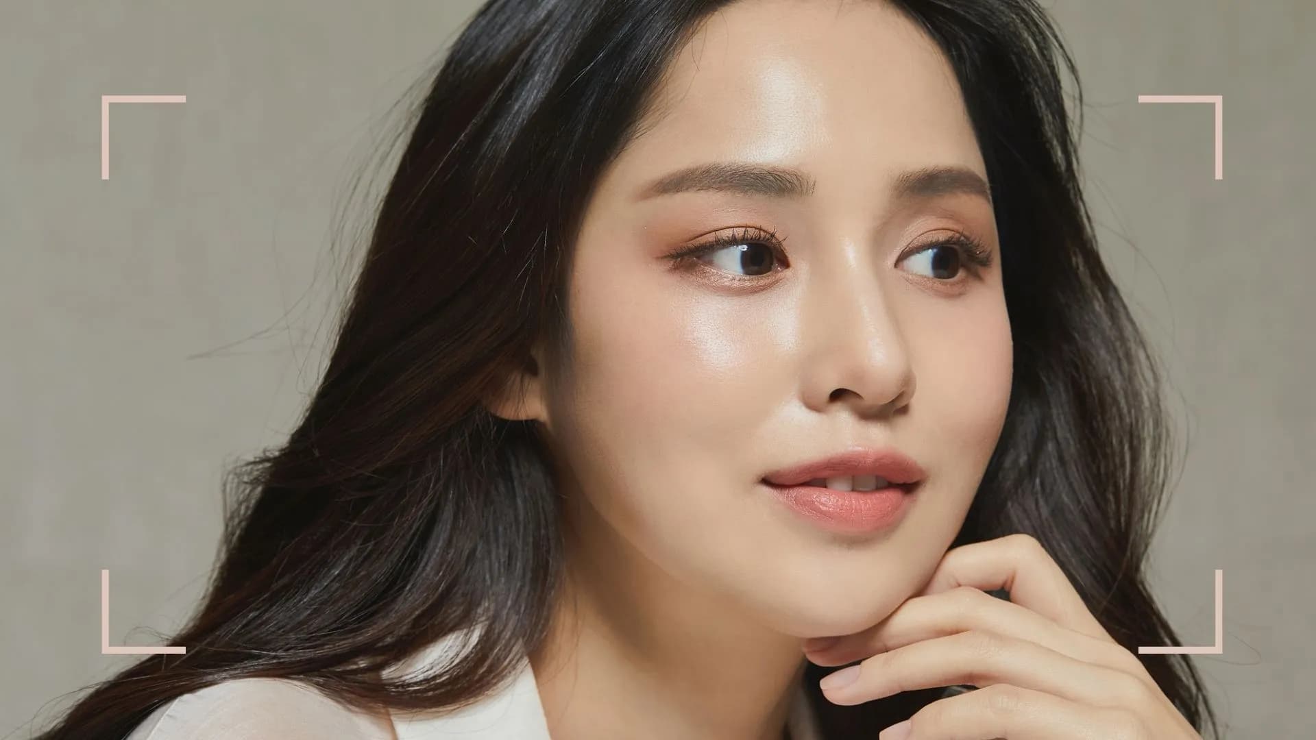 “Glass skin”, lëkura që duket si xham: 6 hapat e rutinës koreane