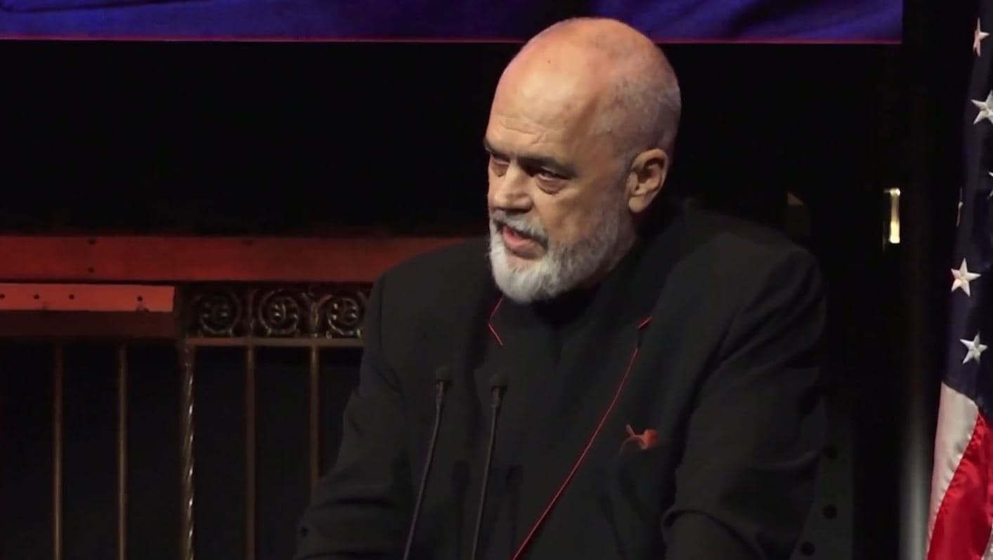 “Jo kushdo që ecën pranë teje është i destinuar të ecë bashkë me ty”/ Një ditë pasi kërcënoi deputetët e PS, Rama mesazh me video të vetëve: Njerëzit e gabuar…