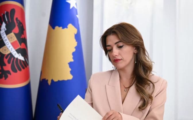 Çfarë ndodh pas 6 tetorit? Haxhiu i kërkon Kushtetueses përgjigje për kompetencat presidenciale