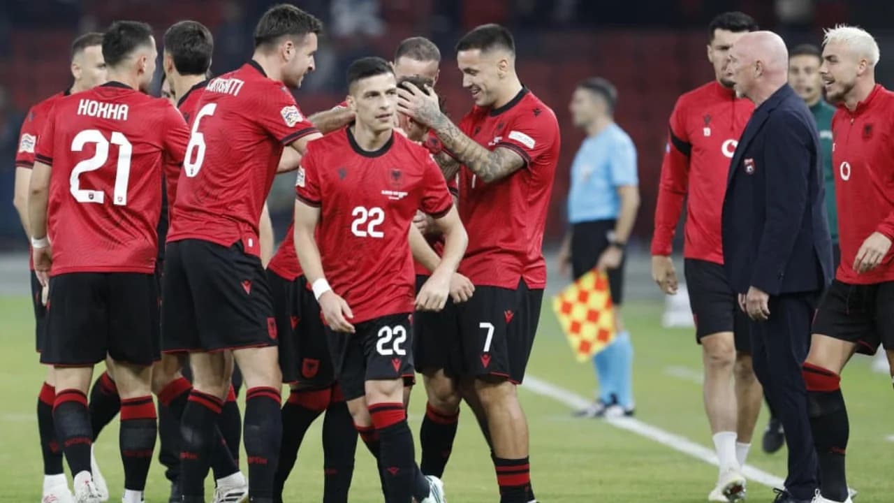 VAR shpëton nga turpi Shqipërinë, një penallti në minutën e fundit i jep kuqezinjve vendin e parë në grup