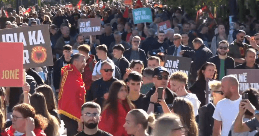 Ligji për Specialen, protestuesit para Kuvendit të Kosovës