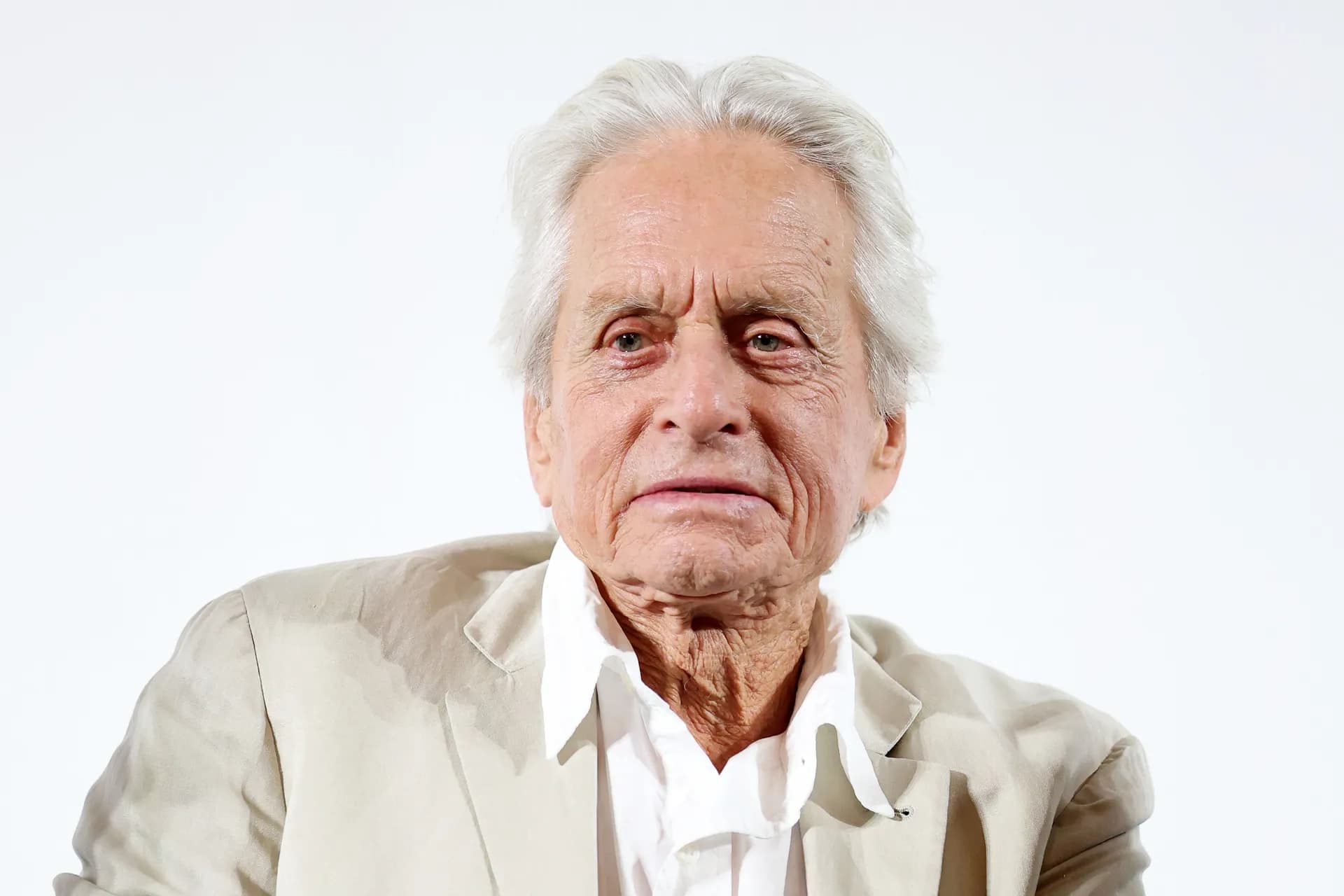 Aktori Michael Douglas rrëfen tradhtinë që kishte fshehur për 40 vjet