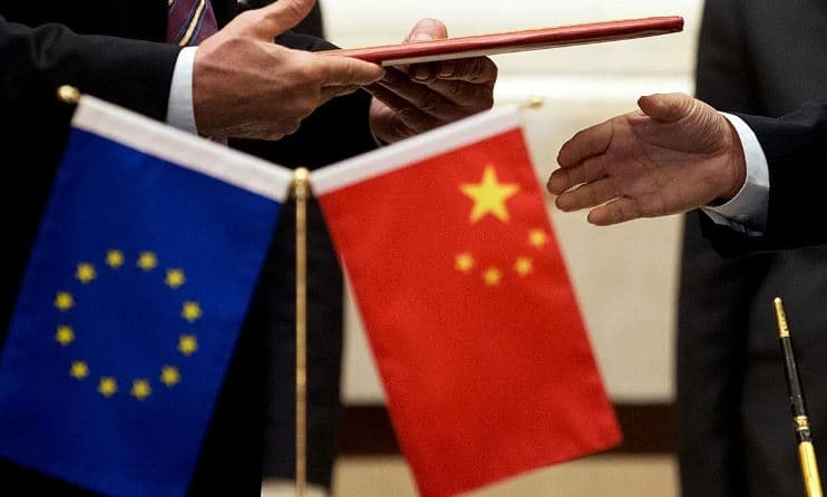 Marrëveshje historike BE-Kinë për tregtinë/ Brukseli ul me përgjysmë importin e makinave hibride kineze dhe zhbllokon metalet e rralla